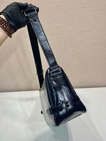 HOBO BAG 35 IN BLACK OIL WAX LAMBSKIN SILVER LOGO