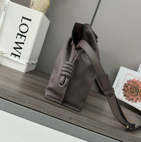 LOE 30 FLAMENCO PURSE BUCKET IN CHESTNUT BROWN CALFSKIN